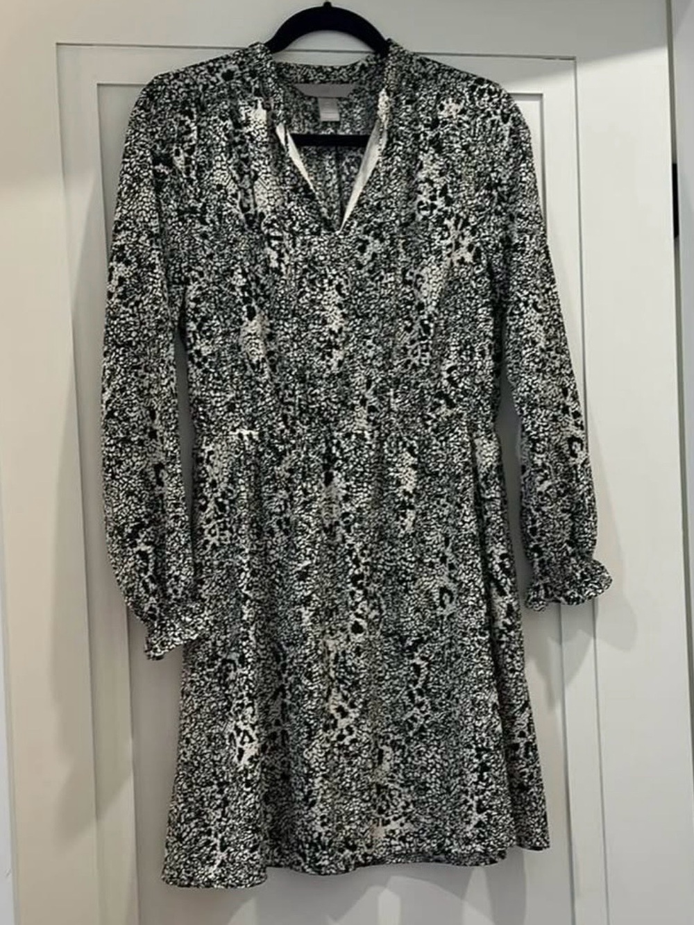 Long Sleeve V-Neck Black & White Printed Dress